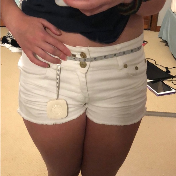 White Mid Rise Jean Shorts Size 0 Charolette Russe - Picture 8 of 8